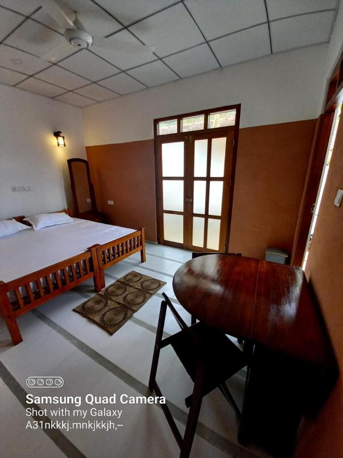 La-Vira Beach Villa Hikkaduwa Eksteriør billede