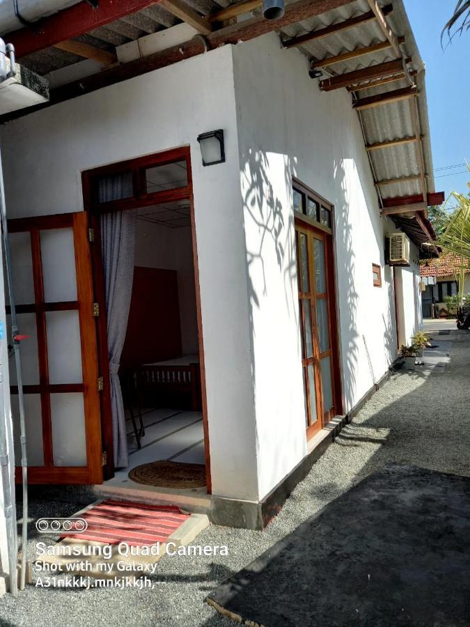 La-Vira Beach Villa Hikkaduwa Eksteriør billede