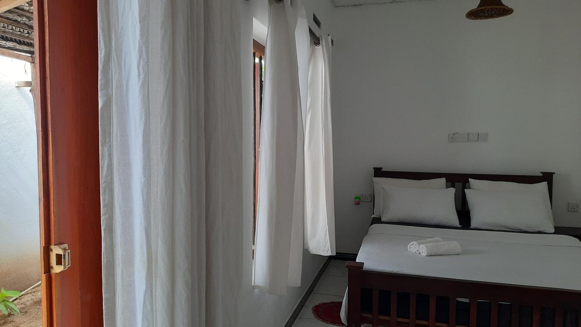 La-Vira Beach Villa Hikkaduwa Værelse billede