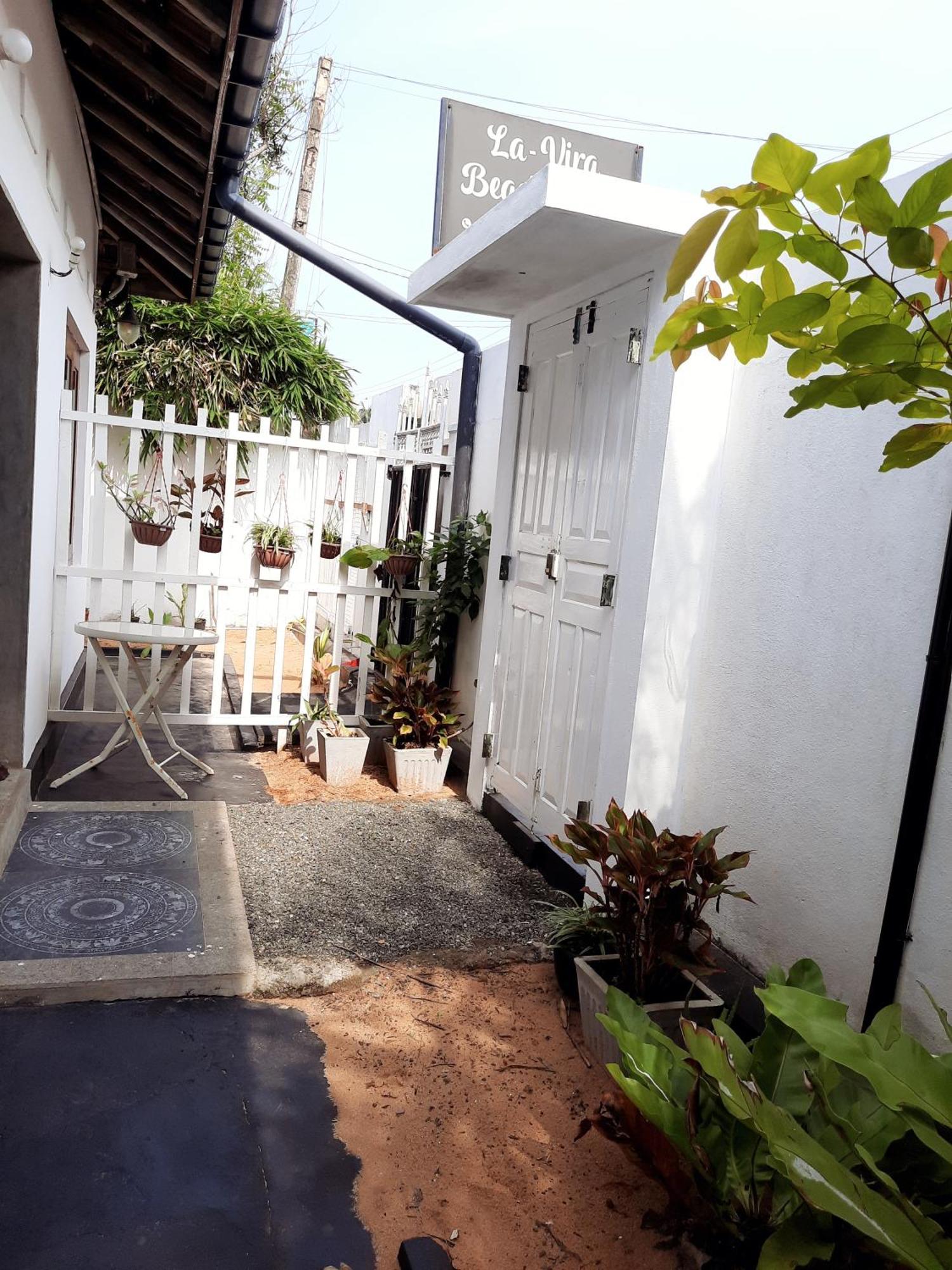 La-Vira Beach Villa Hikkaduwa Værelse billede
