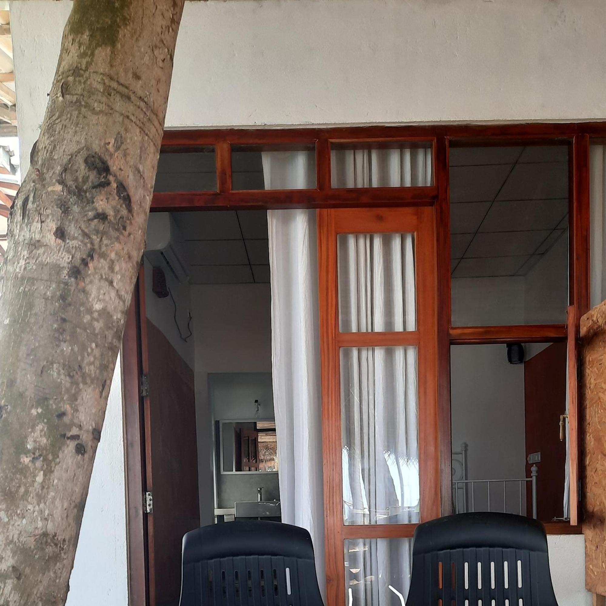 La-Vira Beach Villa Hikkaduwa Værelse billede
